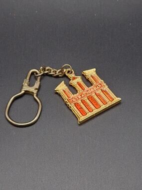 Petra Jordan Keychain Souvenir – Al-Khazneh Treasury Gold Tone (Tarnished Clip)